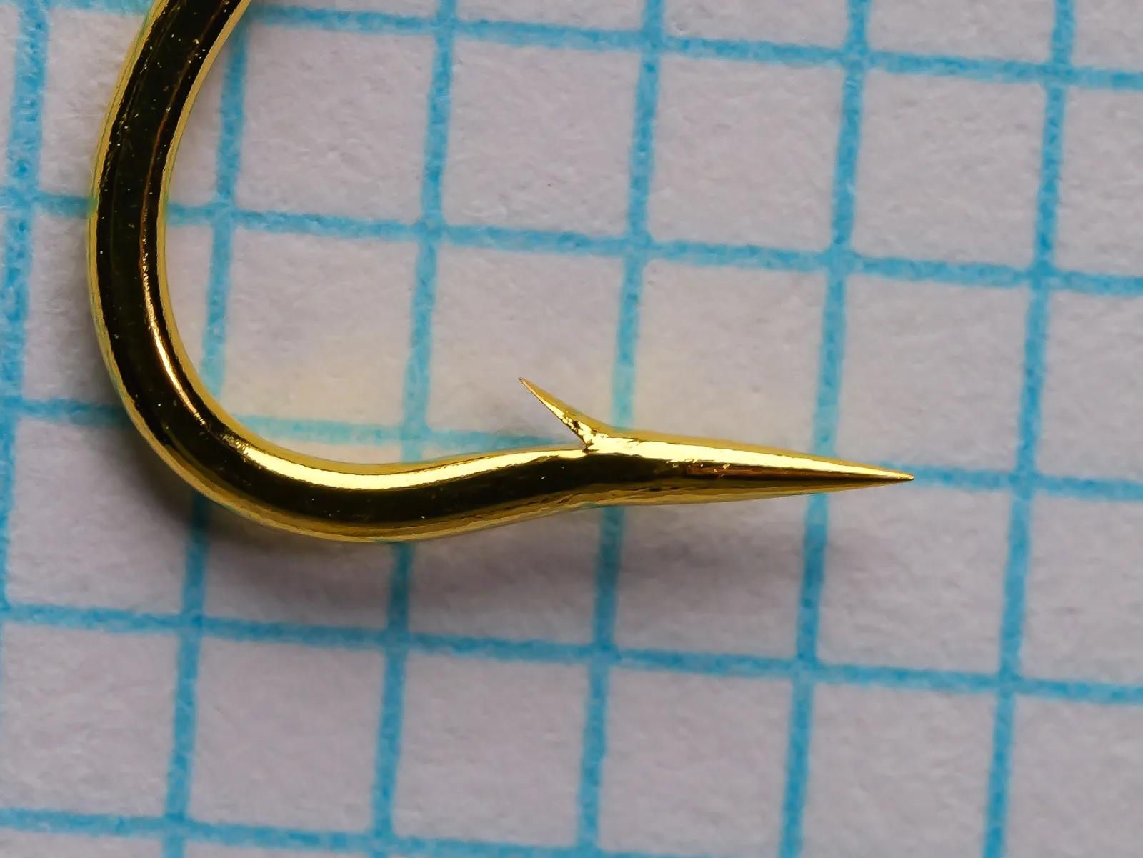 Alec Jackson 2055 Spey Fly Hook — close-up of hook point and barb profile — size 3 — needle point with gold finish