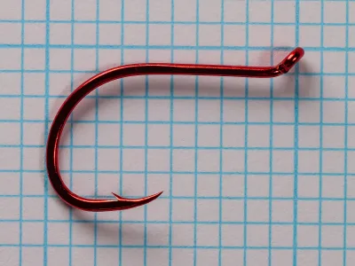 Gamakatsu 02311 Octopus — side profile on measurement grid showing sproat bend, turned-up tapered eye, needle point, and standard wire gauge — Size 1/0 — red epoxy finish
