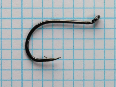 Gamakatsu 02408 Octopus Hook Size 4 — full hook profile — side view — showing turned-up tapered eye, short shank, and octopus bend curvature