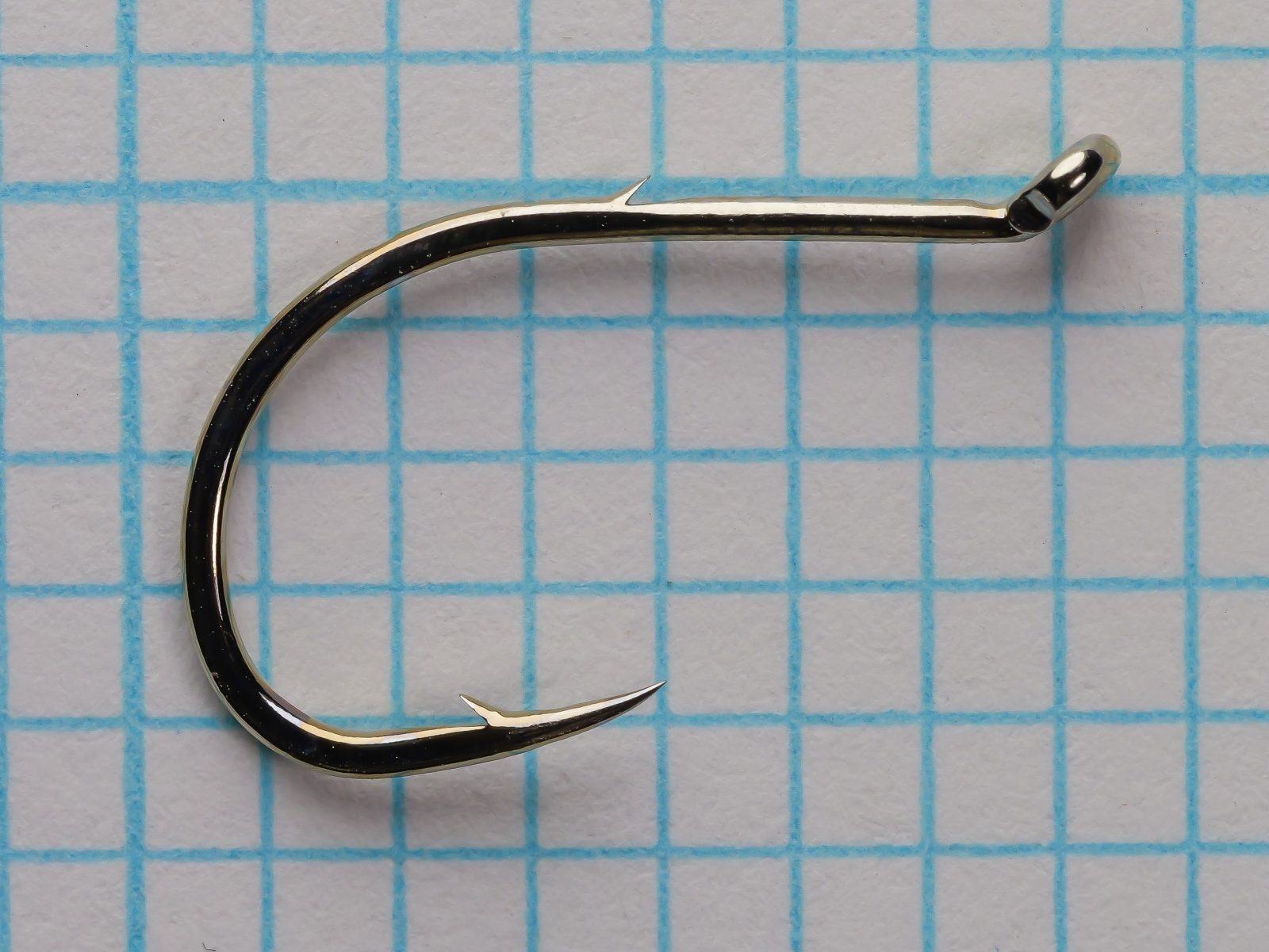 Gamakatsu 03008 Octopus — full hook profile showing bend, eye, and shank — size 4 — turned-up tapered eye on measurement grid