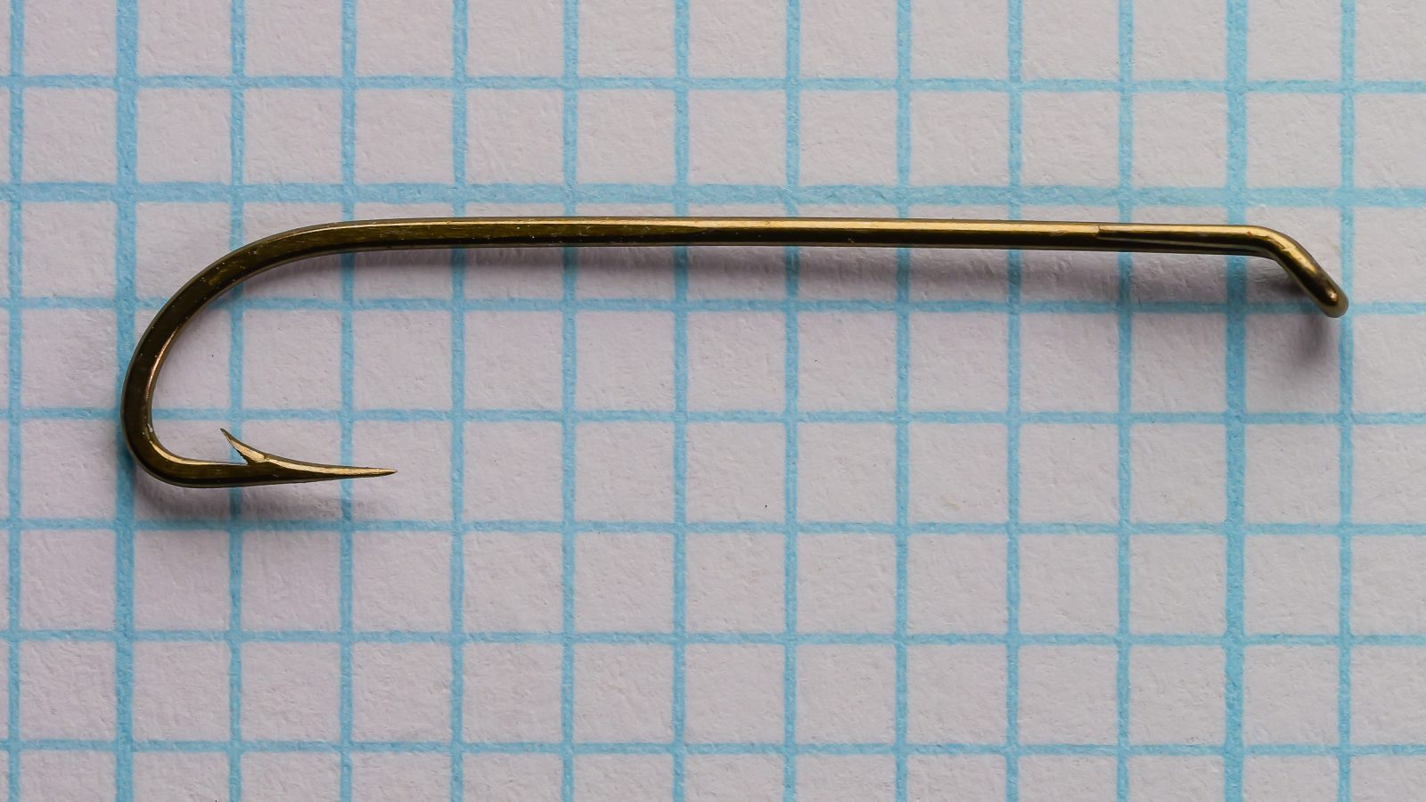 Mustad 9575 Limerick — full side profile showing Limerick bend and eye construction — size 10 — bronzed finish, on measurement grid