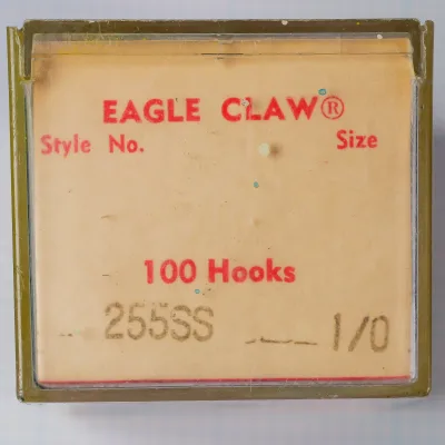 Eagle-Claw 255SS packaging — 100-pack cardboard box with handwritten model code and size, kraft with acetate window