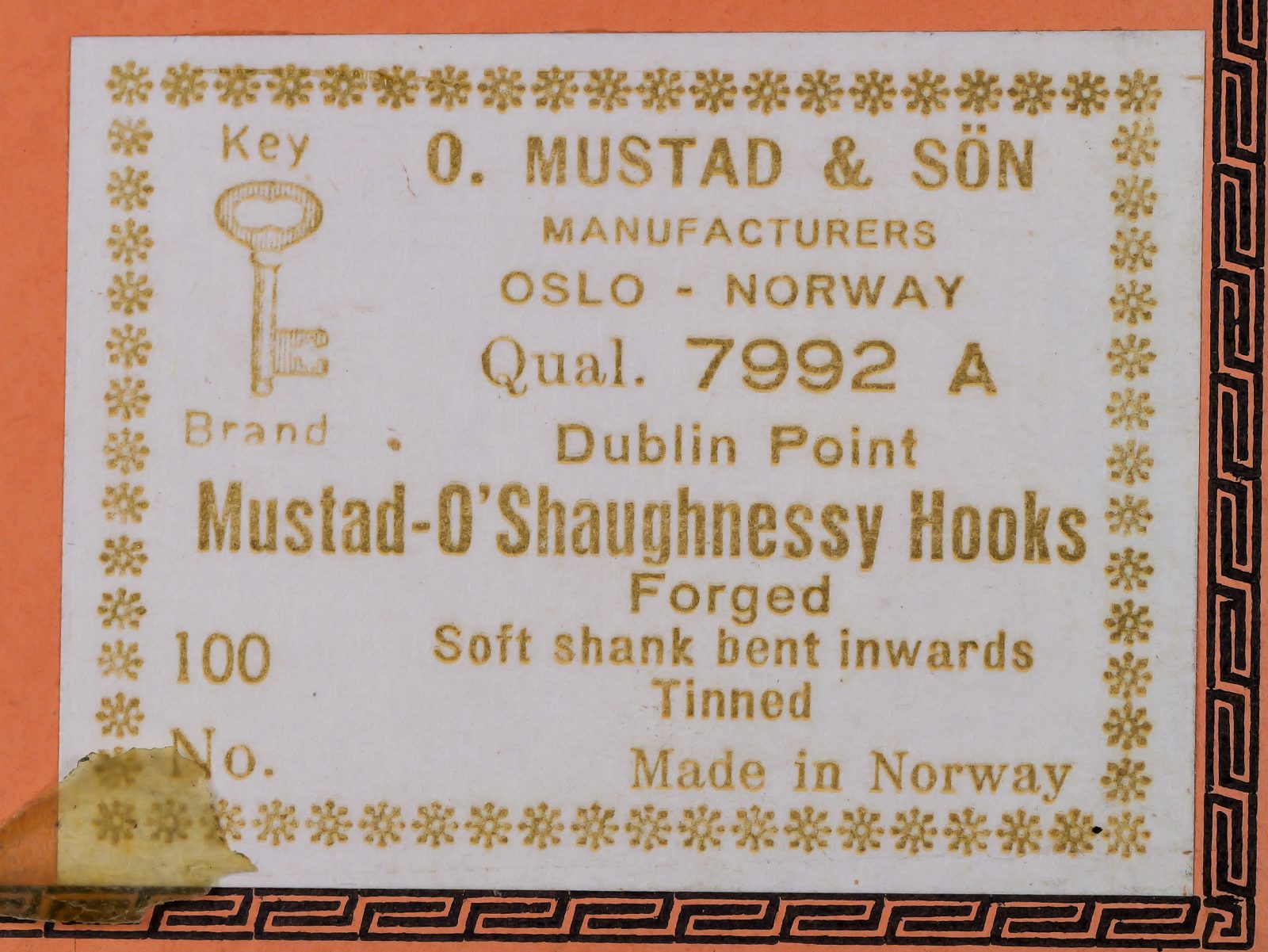 Mustad 7992-A packaging label — text and brand information — Oslo-Norway address and specifications
