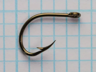 Mustad 92141 Beak Hook — side profile — size 6 — bronzed finish