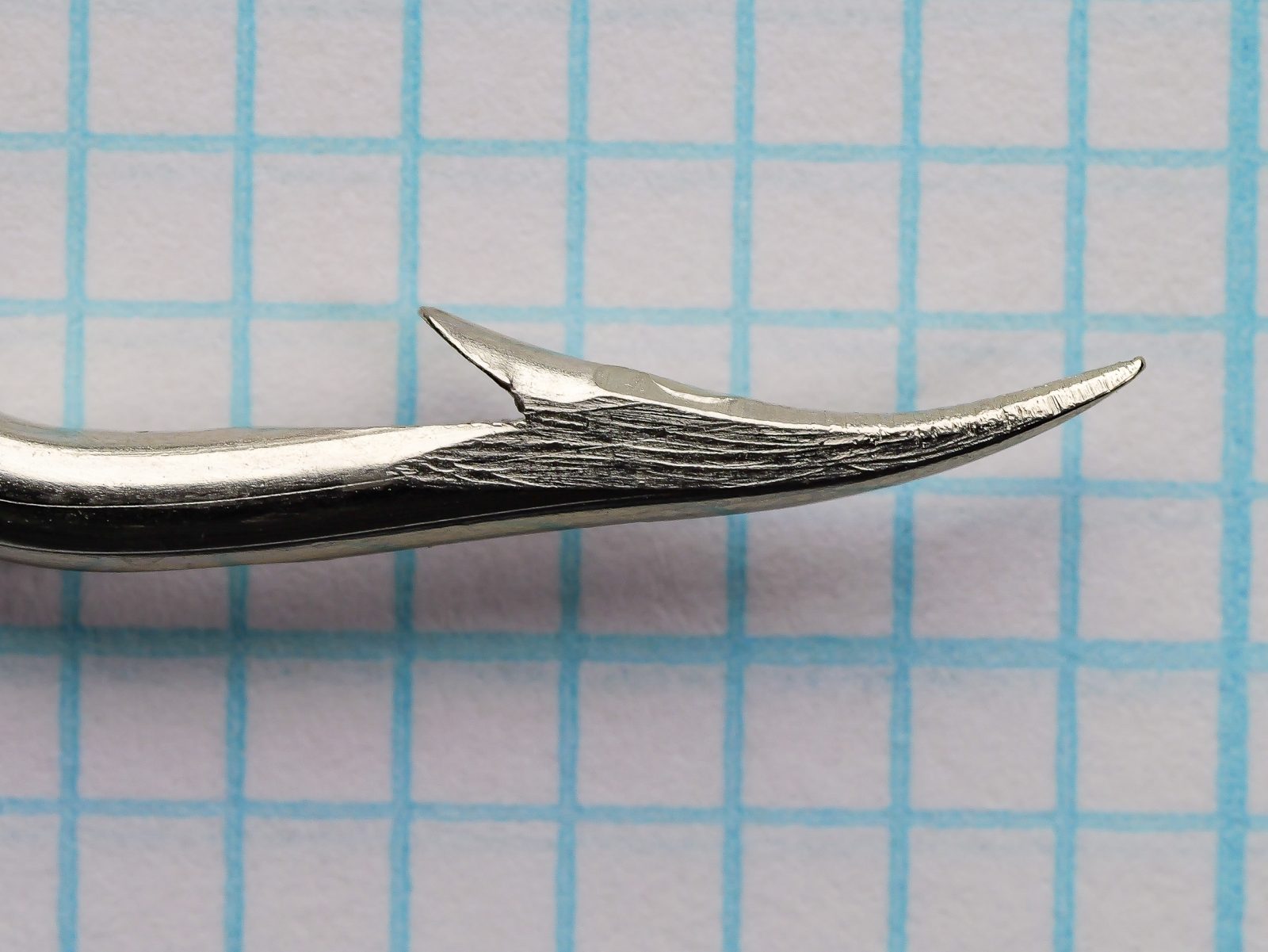 Mustad 94151 All-Around bait hook — point and barb close-up detail — size 7/0 — superior point geometry with short close-cut barb