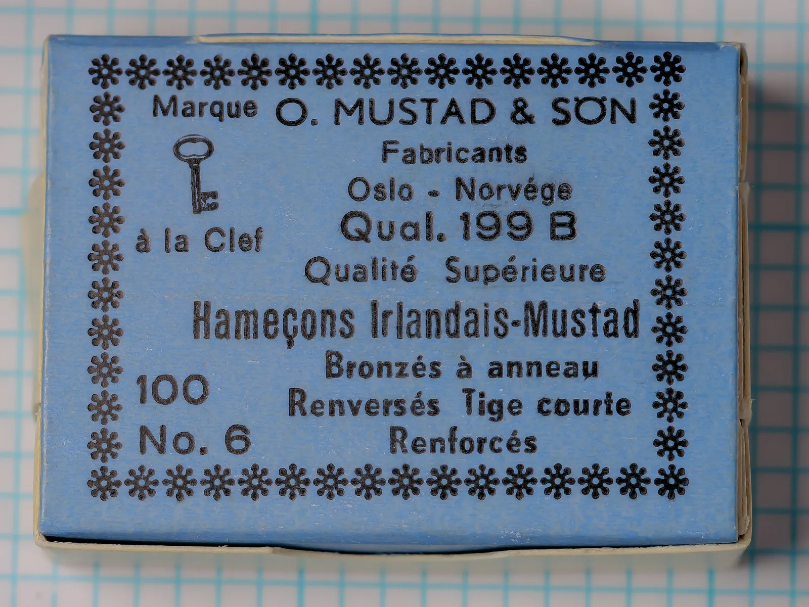 Mustad 199 B Hameçons Irlandais — front side of sales card — showing full French-language printed text and decorative asterisk border — light blue cardstock — size 6 (No. 6) — 100-hook package