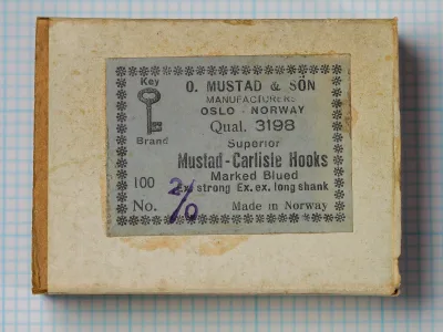Mustad Quality 3198 Mustad-Carlisle Hooks — label card showing letterpress typography, Key Brand logo, and handwritten inventory mark — size 2/0 — blued finish