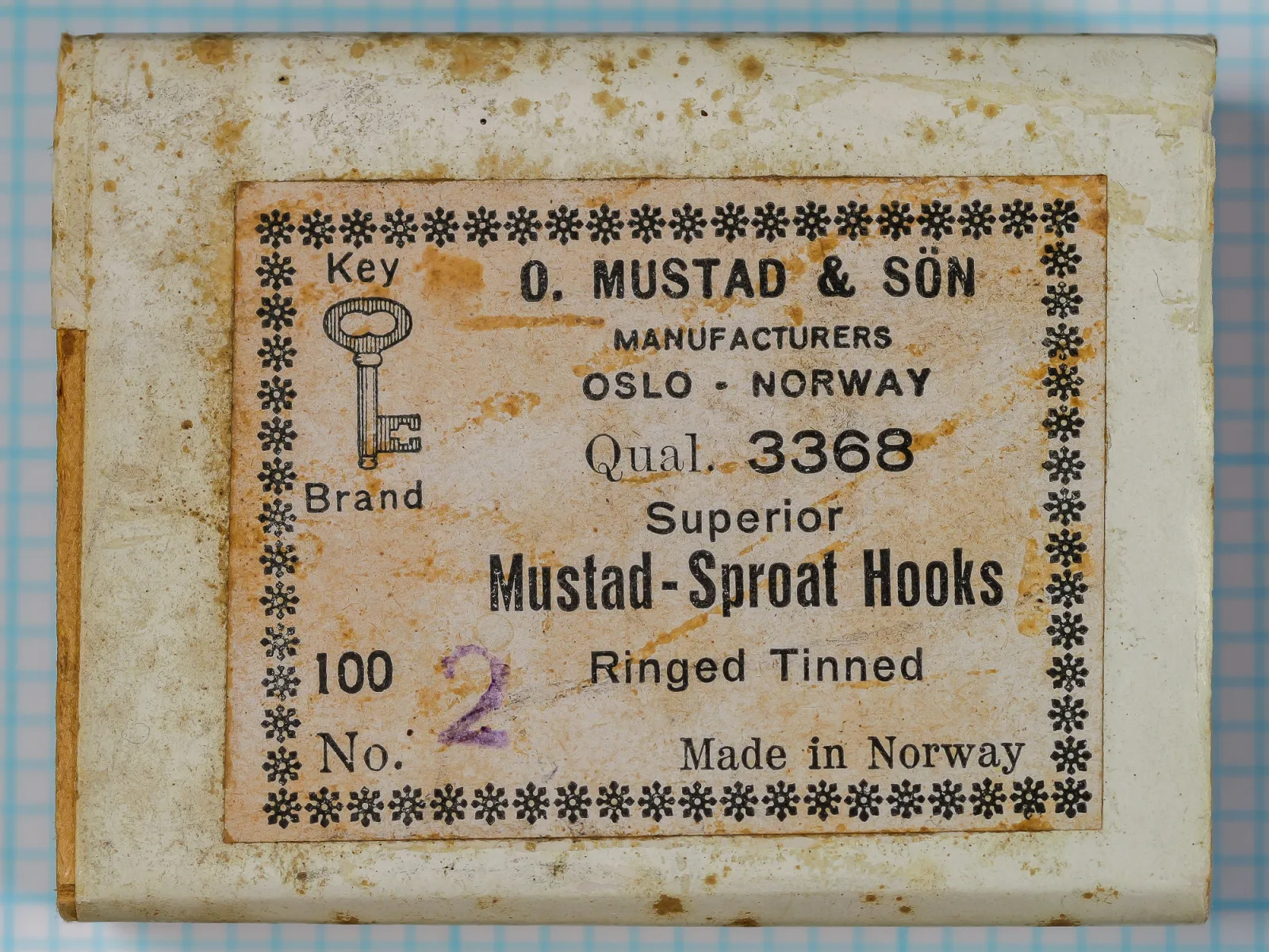 Mustad Quality 3368 Superior Sproat Hooks — manufacturer box lid showing Key Brand logo, letterpress text, and hand-written size notation — size No. 2 — tinned finish — pre-1965 Oslo production