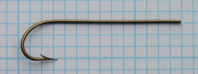 Mustad 3713 B Carlisle Hook — overhead view showing point offset (kirbed) and full shank-to-point geometry