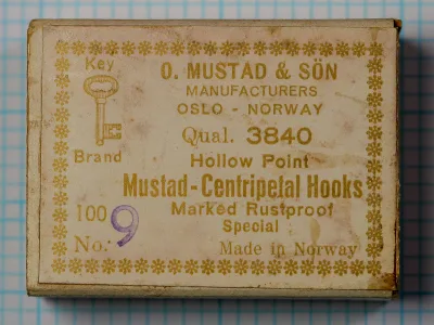 Mustad 3840 Centripetal hook box label, Oslo Norway, size 9, hollow point, rustproof special.