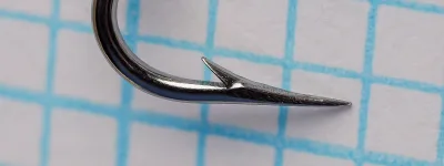 Mustad 4211 Kendal Kirby Hook — side profile on measurement grid — size 8 — showing kirbed point offset, round bend, straight ball eye