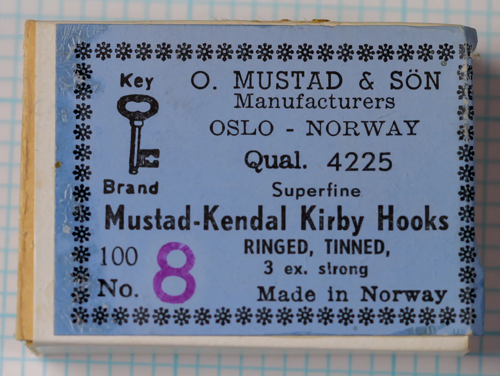 Mustad 4225 Kendal Kirby — manufacturer box front panel — size 8 — tinned finish, extra-heavy wire