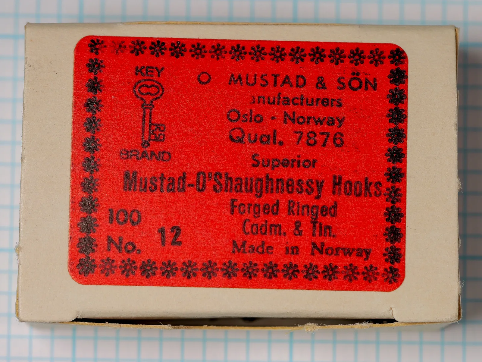Mustad 7876 O'Shaughnessy box — original packaging lid with red printed label — showing manufacturer information and hook specifications