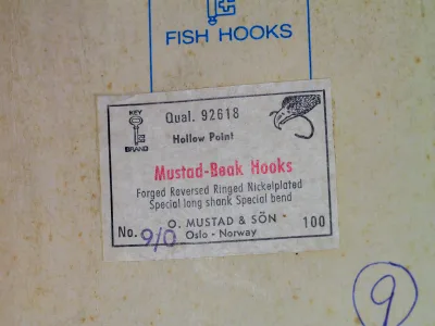 Mustad 92618 Beak Hook box label and manufacturer packaging — printed specifications showing model code, finish, and bend description — c. 1950-1970