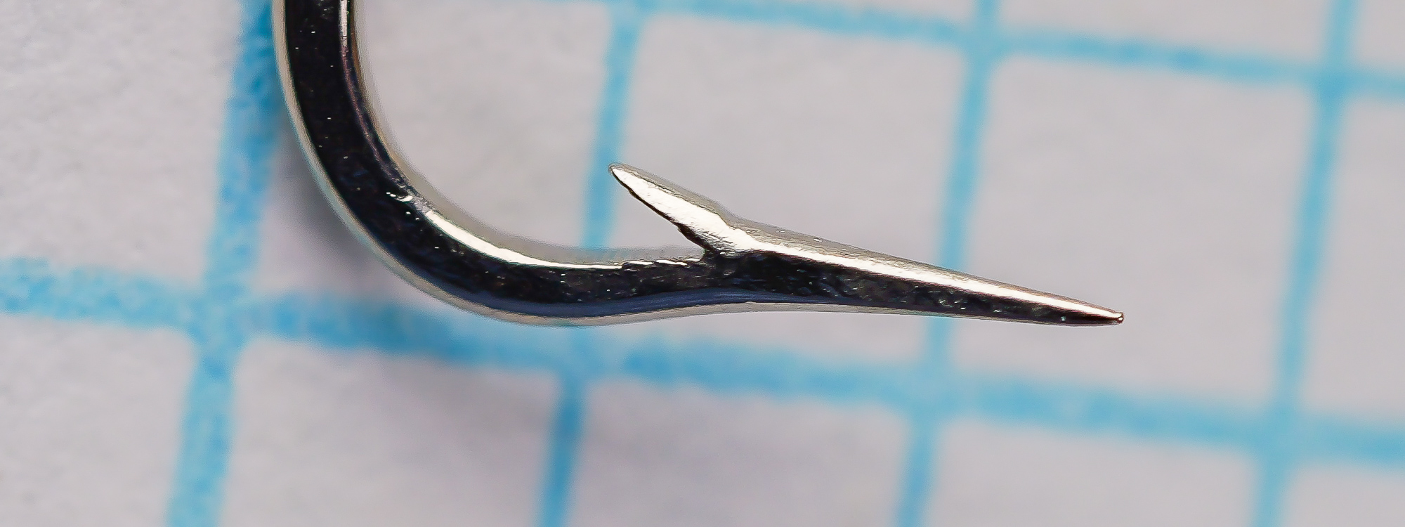 Mustad 92700 Round hook profile view showing nickelled finish and tapered eye
