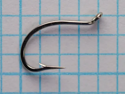 Mustad 92700 Round hook front view showing reversed offset and full bend arc