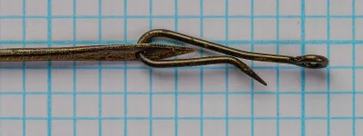 Mustad 9418 double bait hook side profile showing hollow point and rod eye