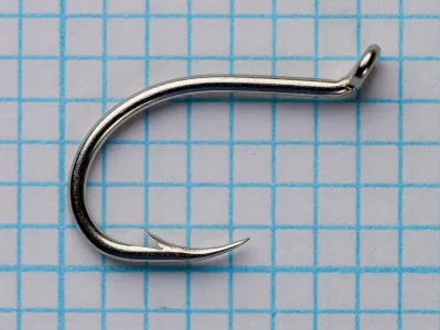 Mustad 94181 size 3 hook — upturned ball eye orientation and overall profile — on measurement grid