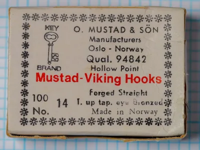 Mustad 94842 Viking — manufacturer box lid with printed specifications and red brand stamp — size 14 — 100-hook count, original cardboard box