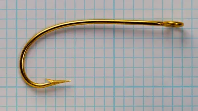 Mustad 3366 G Sproat Hook — side profile view — size 3/0 — gold-plated finish showing Sproat bend and straight ball eye
