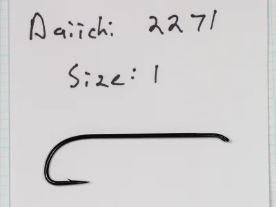 Black hook lying on a white card handwritten Daiichi 2271, Size: 1.